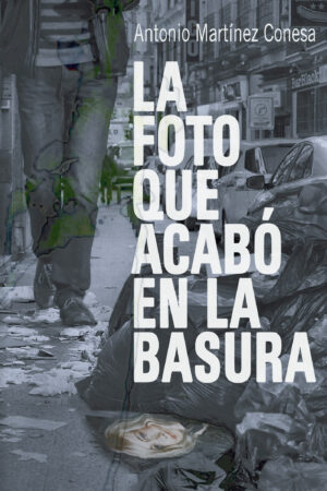 LA FOTO QUE ACABÓ EN LA BASURA 9788494690624